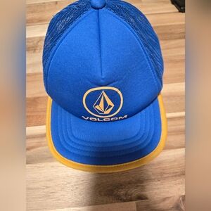 Volcom Blue and Yellow Trucker Hat Nwot